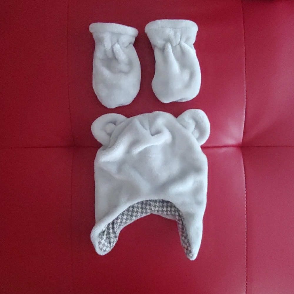 Newborn Hat and Mitten SOLD!